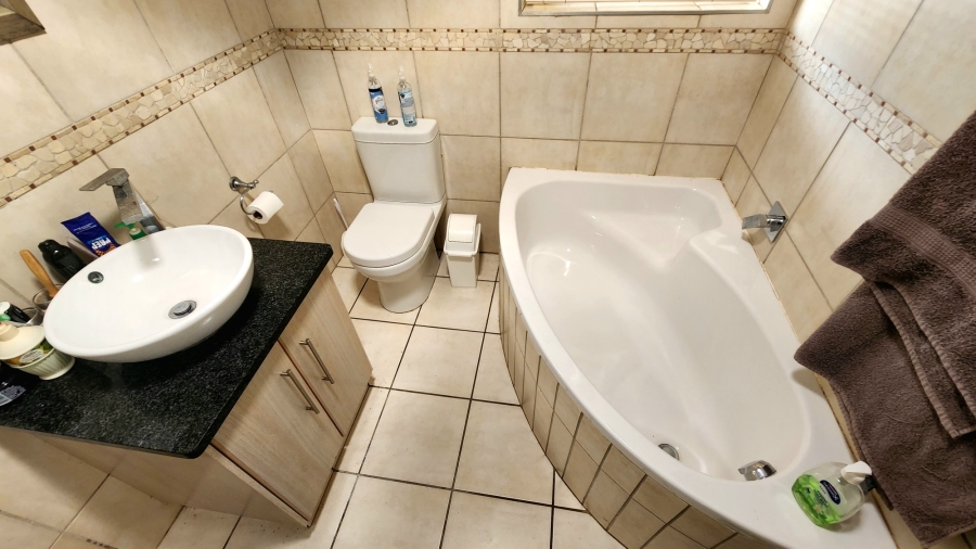 4 Bedroom Property for Sale in Monte Christo Western Cape